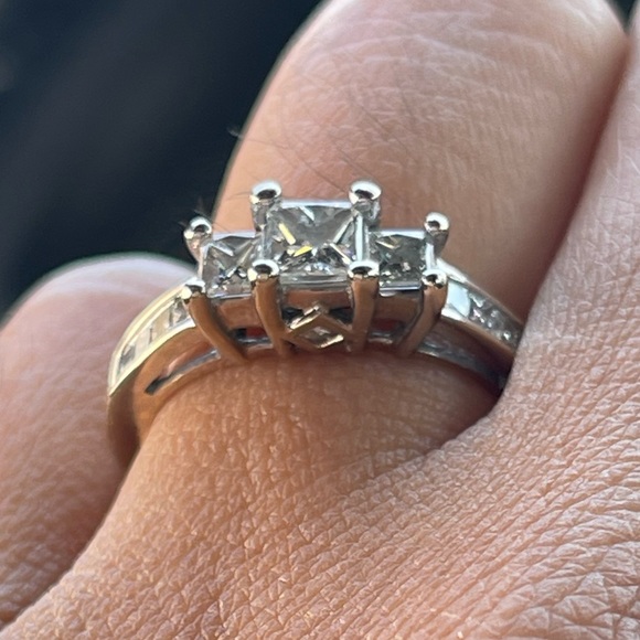 Three-Stone Diamond Ring 1 ct tw Princess-cut 14K White Gold - Picture 2 of 8